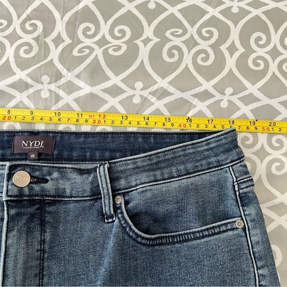 NYDJ capri jeans with frayed released hem - Picture 3 of 7